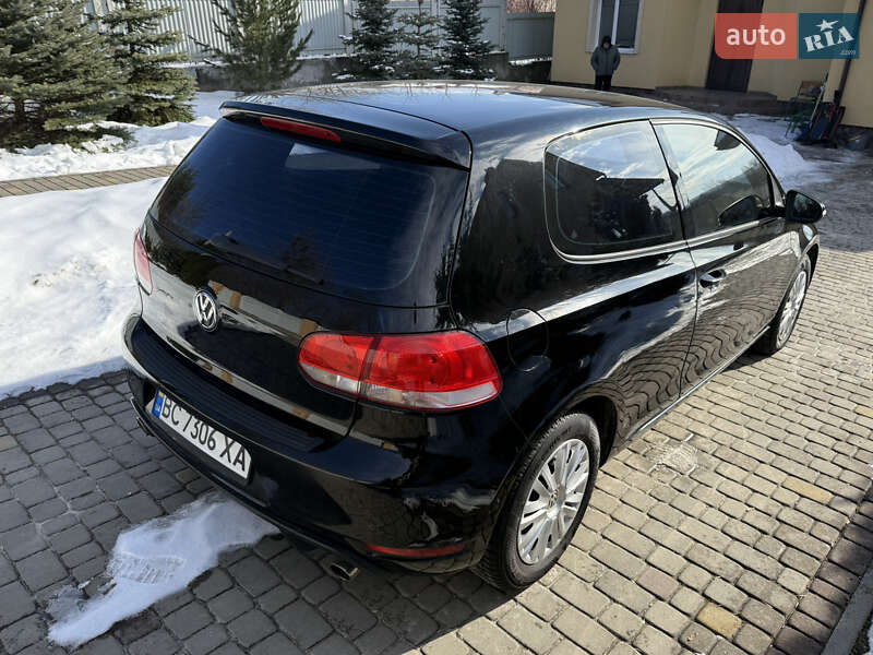 Хэтчбек Volkswagen Golf 2010 в Львове