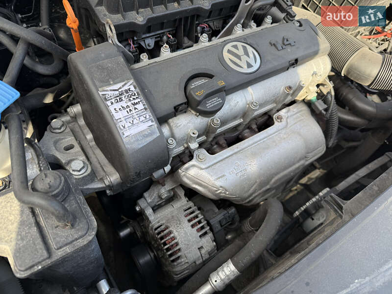 Хэтчбек Volkswagen Golf 2010 в Львове