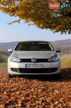 Хэтчбек Volkswagen Golf 2010 в Сваляве