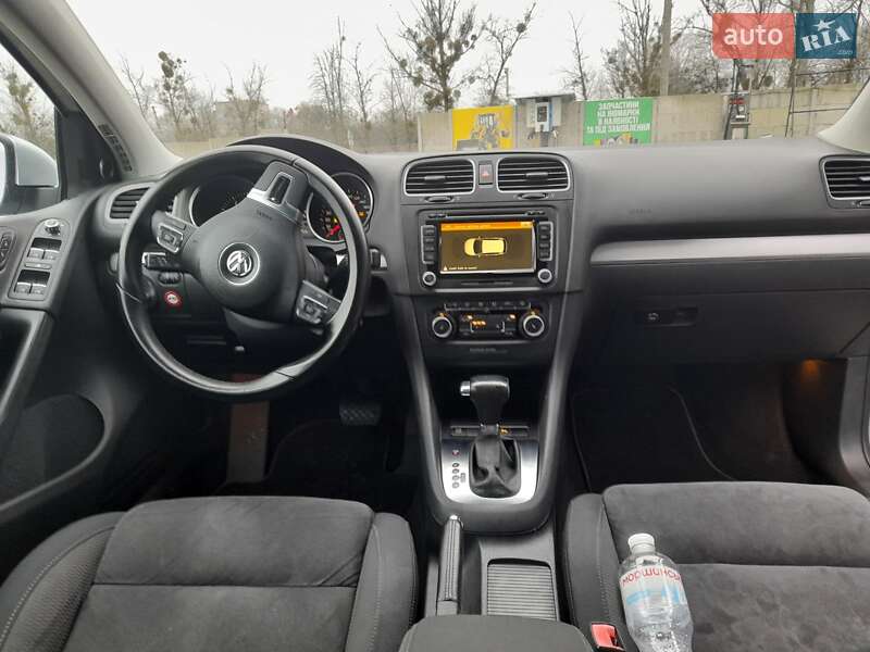 Хэтчбек Volkswagen Golf 2009 в Новой Водолаге