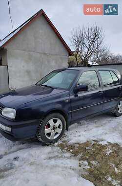 Хетчбек Volkswagen Golf 1996 в Чернівцях
