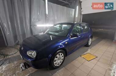 Хэтчбек Volkswagen Golf 2001 в Вышгороде