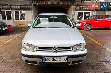 Хэтчбек Volkswagen Golf 2002 в Киеве