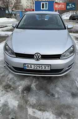 Хэтчбек Volkswagen Golf 2015 в Киеве