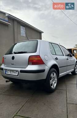 Универсал Volkswagen Golf 2003 в Хусте