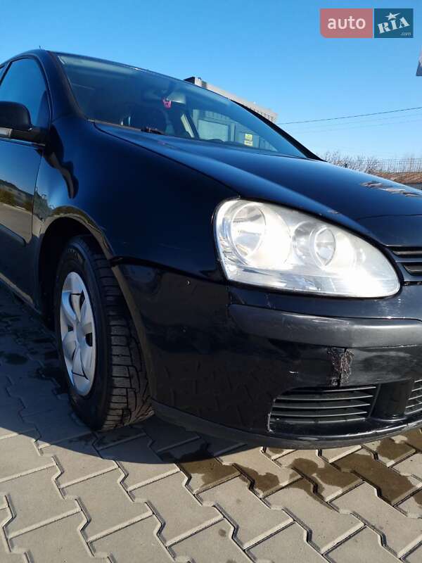 Хэтчбек Volkswagen Golf 2005 в Виннице
