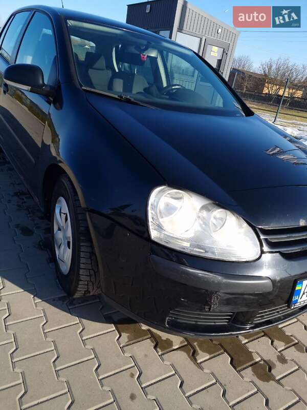 Хэтчбек Volkswagen Golf 2005 в Виннице