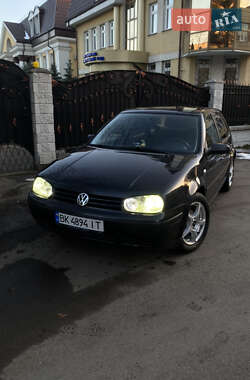 Хетчбек Volkswagen Golf 2001 в Рівному