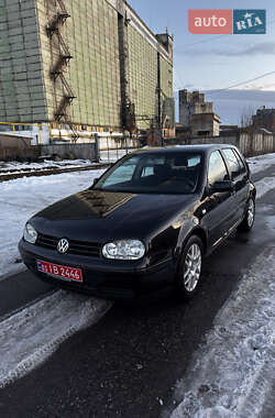 Хэтчбек Volkswagen Golf 2003 в Ахтырке