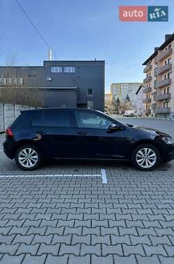 Хетчбек Volkswagen Golf 2017 в Ужгороді