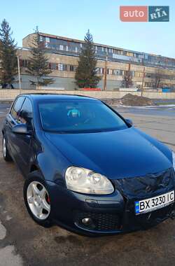 Хетчбек Volkswagen Golf 2004 в Шаровечці