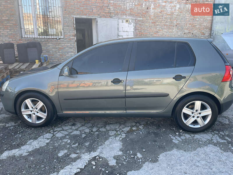 Volkswagen Golf 2004