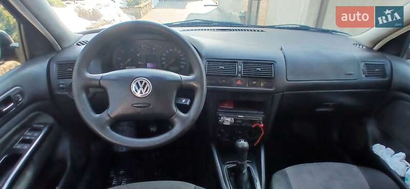Volkswagen Golf 2000
