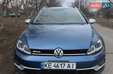 Універсал Volkswagen Golf 2016 в Дніпрі