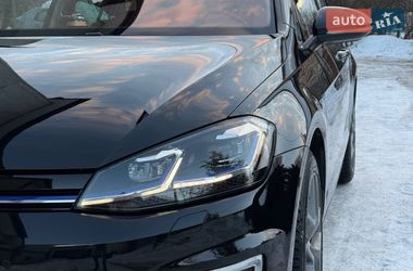 Хэтчбек Volkswagen Golf 2017 в Львове