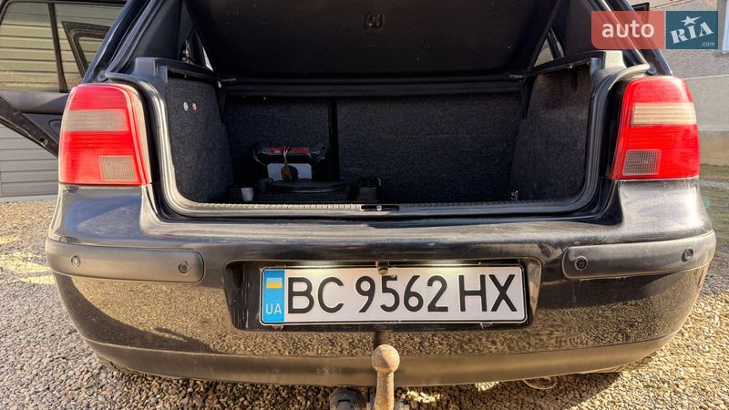 Хэтчбек Volkswagen Golf 2002 в Стрые