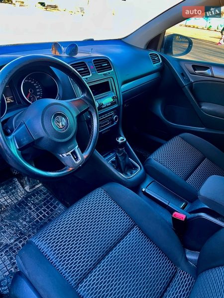 Хэтчбек Volkswagen Golf 2009 в Карловке