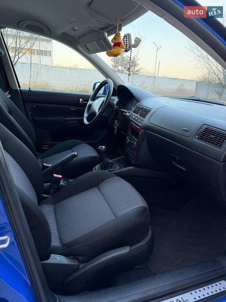 Хэтчбек Volkswagen Golf 2001 в Дрогобыче