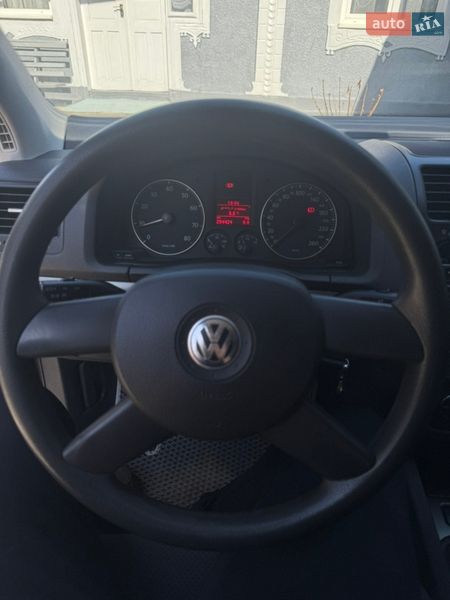 Хэтчбек Volkswagen Golf 2004 в Черновцах
