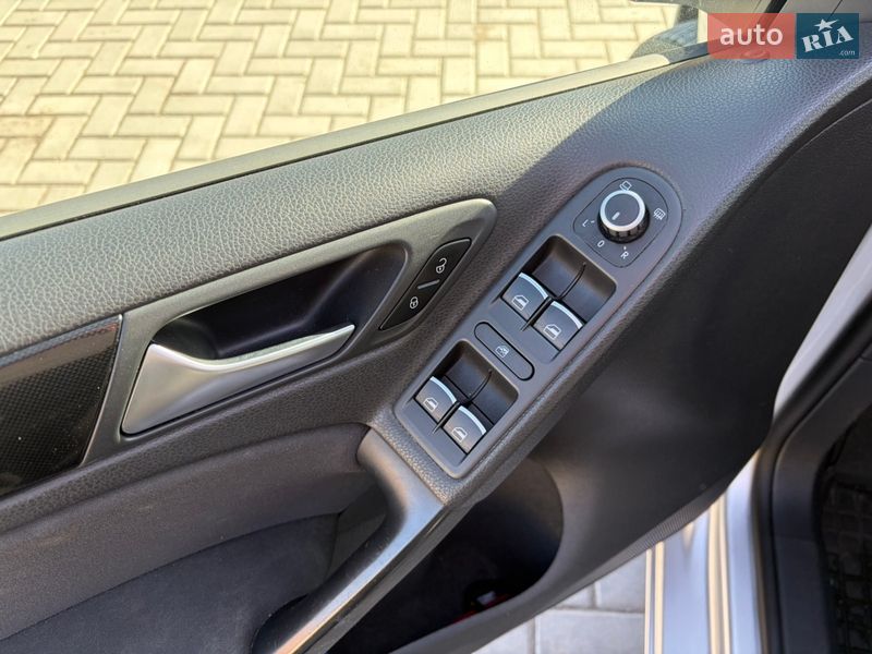 Хэтчбек Volkswagen Golf 2012 в Кропивницком