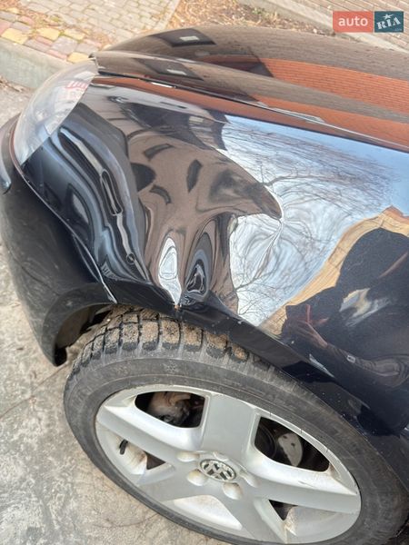 Хэтчбек Volkswagen Golf 2004 в Обухове