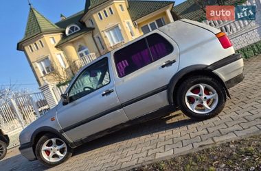 Хетчбек Volkswagen Golf 1993 в Чернівцях