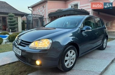 Хэтчбек Volkswagen Golf 2005 в Черновцах