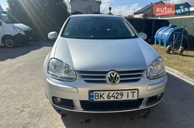 Хетчбек Volkswagen Golf 2006 в Вараші