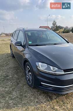 Универсал Volkswagen Golf 2017 в Яворове