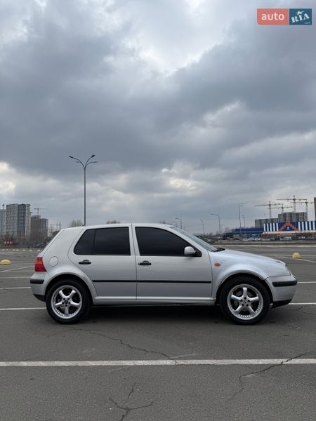 Хэтчбек Volkswagen Golf 2000 в Киеве