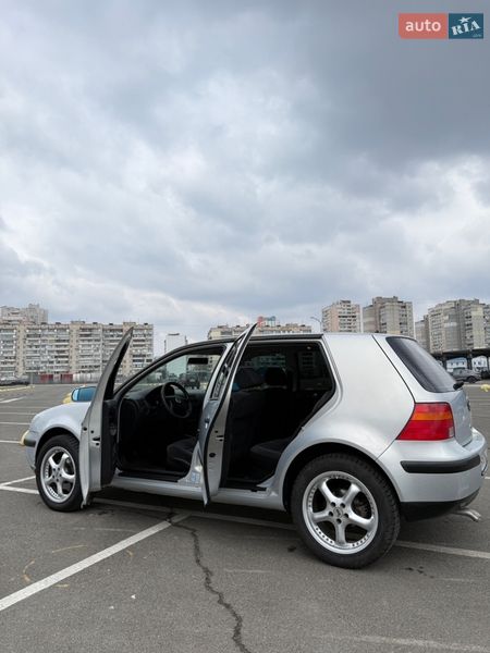 Хэтчбек Volkswagen Golf 2000 в Киеве