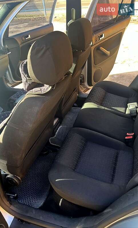 Хэтчбек Volkswagen Golf 2003 в Кривом Роге