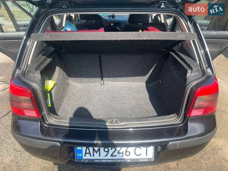 Хэтчбек Volkswagen Golf 2001 в Коростышеве