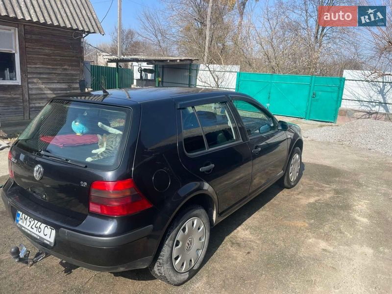 Хэтчбек Volkswagen Golf 2001 в Коростышеве