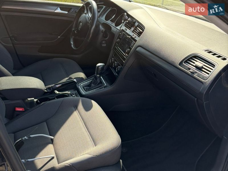 Хэтчбек Volkswagen Golf 2018 в Киеве