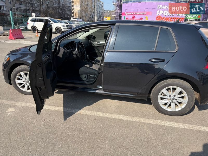 Хэтчбек Volkswagen Golf 2018 в Киеве