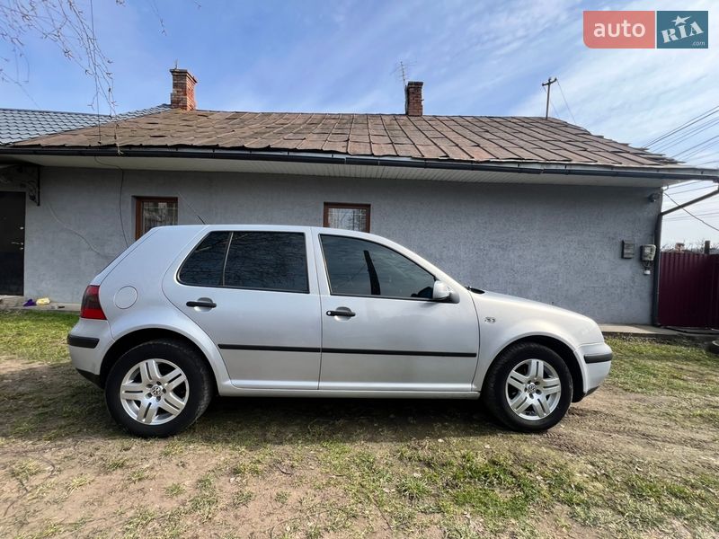 Хэтчбек Volkswagen Golf 2000 в Черновцах