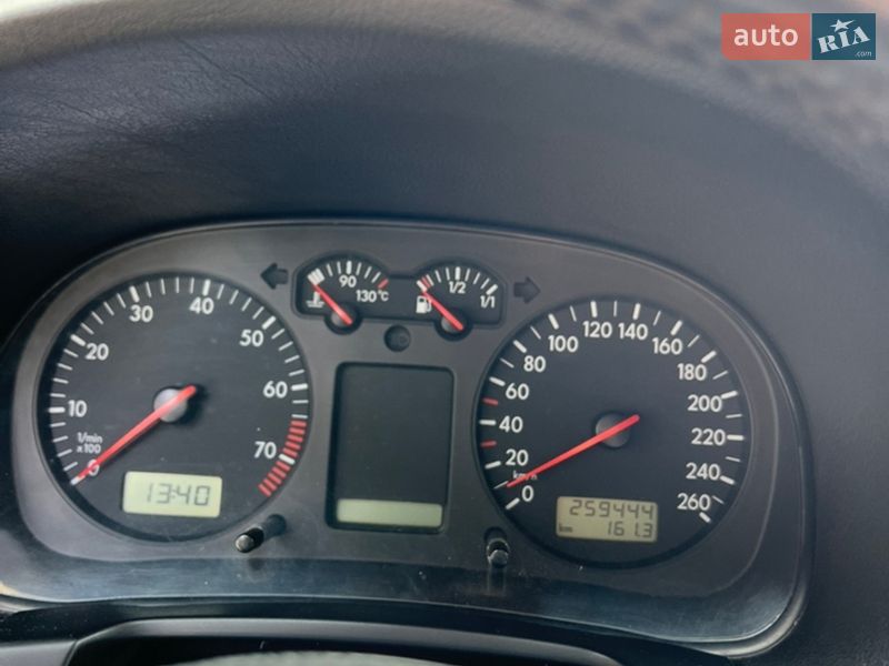 Хэтчбек Volkswagen Golf 2000 в Черновцах