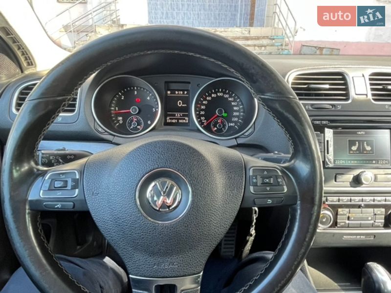 Универсал Volkswagen Golf 2011 в Сумах