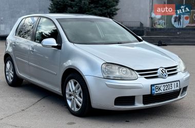 Хетчбек Volkswagen Golf 2006 в Рівному
