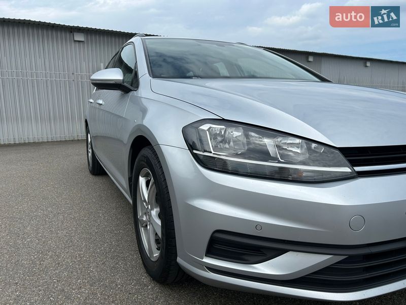 Универсал Volkswagen Golf 2018 в Чернигове