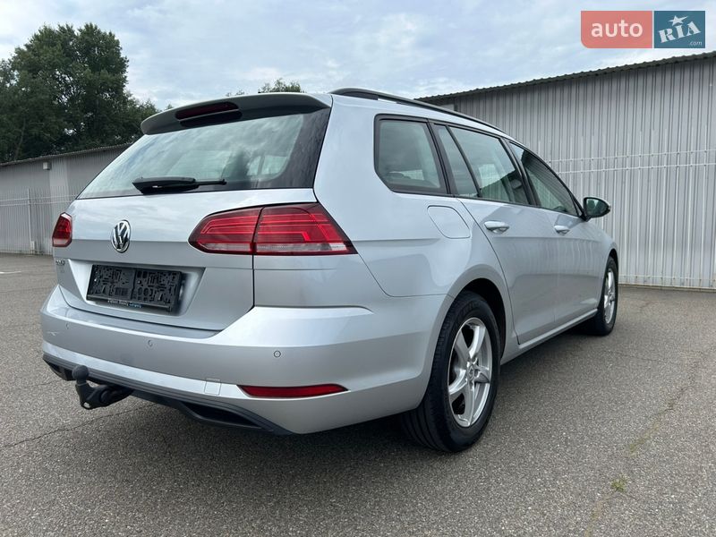 Универсал Volkswagen Golf 2018 в Чернигове