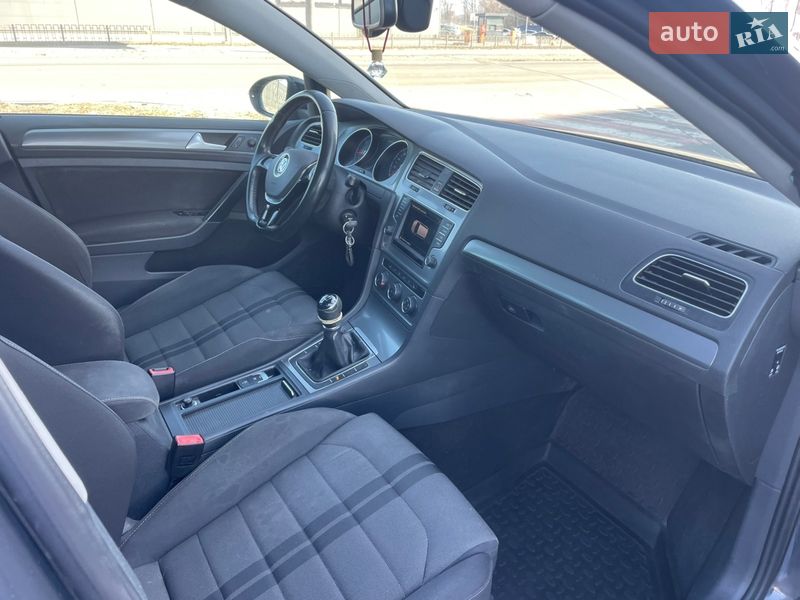 Универсал Volkswagen Golf 2015 в Киеве