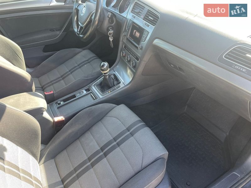 Универсал Volkswagen Golf 2015 в Киеве