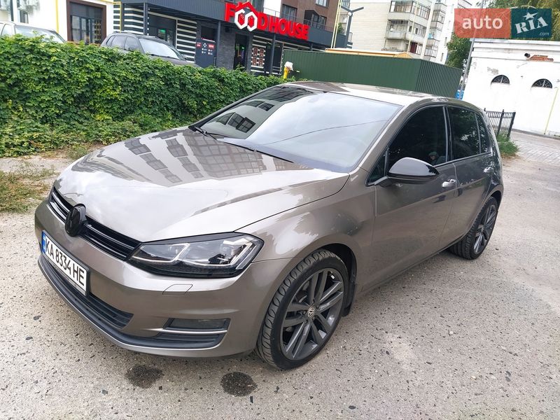 Хэтчбек Volkswagen Golf 2013 в Ромнах