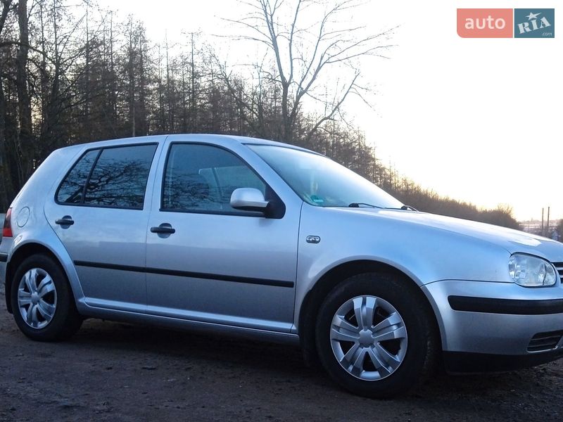 Хэтчбек Volkswagen Golf 2001 в Хмельницком