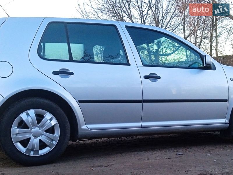 Хэтчбек Volkswagen Golf 2001 в Хмельницком