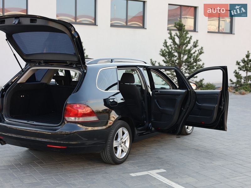 Универсал Volkswagen Golf 2011 в Луцке