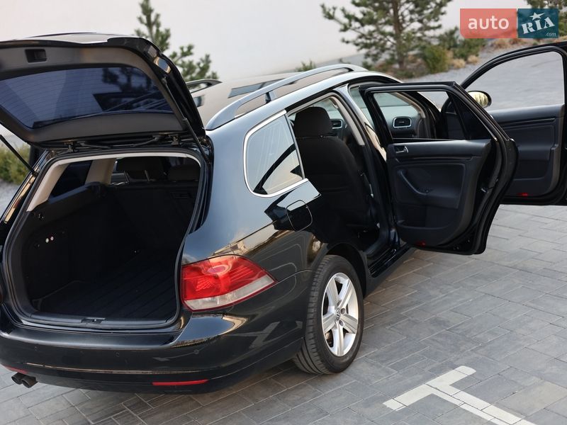 Универсал Volkswagen Golf 2011 в Луцке