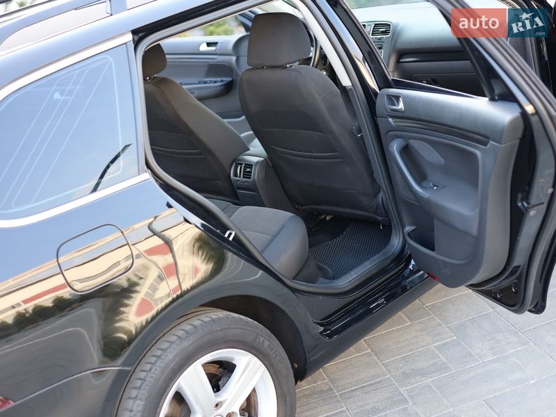 Универсал Volkswagen Golf 2011 в Луцке